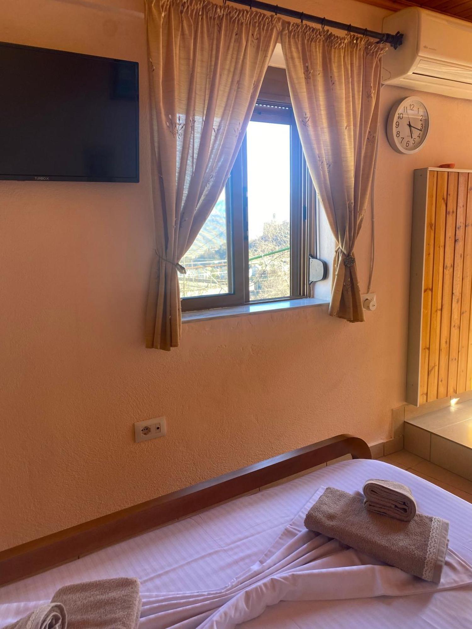 Gjirokastër Panoramic View Guest House מראה חיצוני תמונה