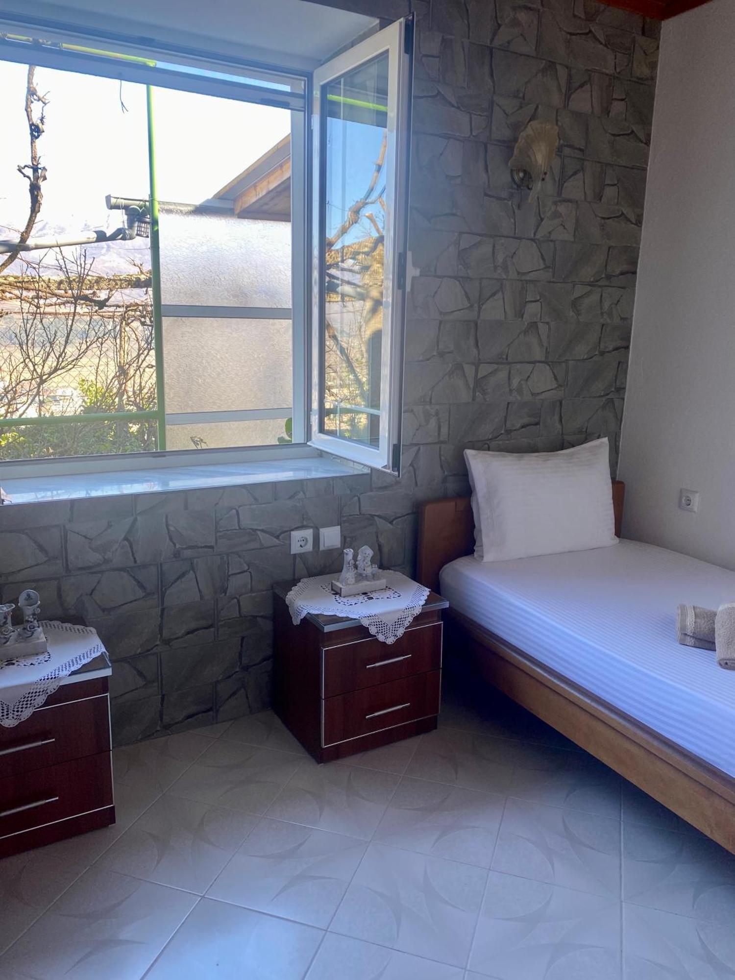 Gjirokastër Panoramic View Guest House מראה חיצוני תמונה