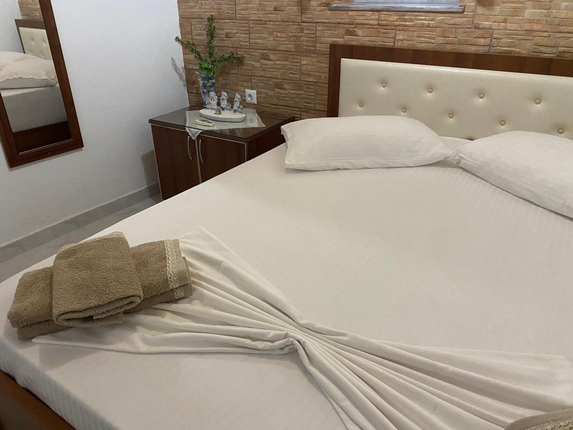 Gjirokastër Panoramic View Guest House מראה חיצוני תמונה