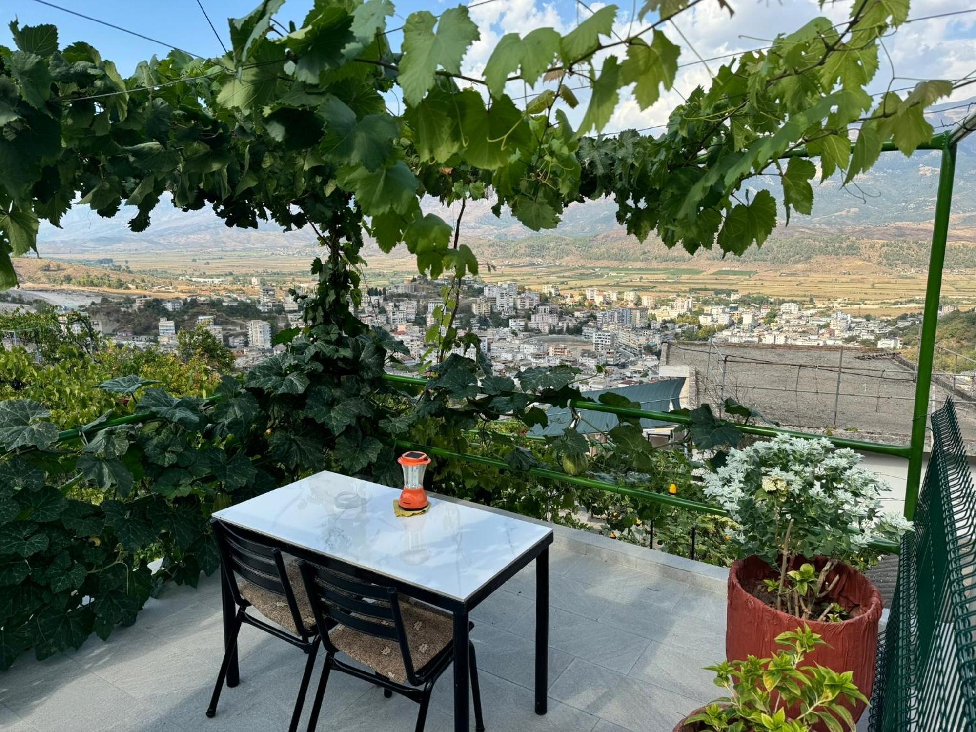 Gjirokastër Panoramic View Guest House מראה חיצוני תמונה