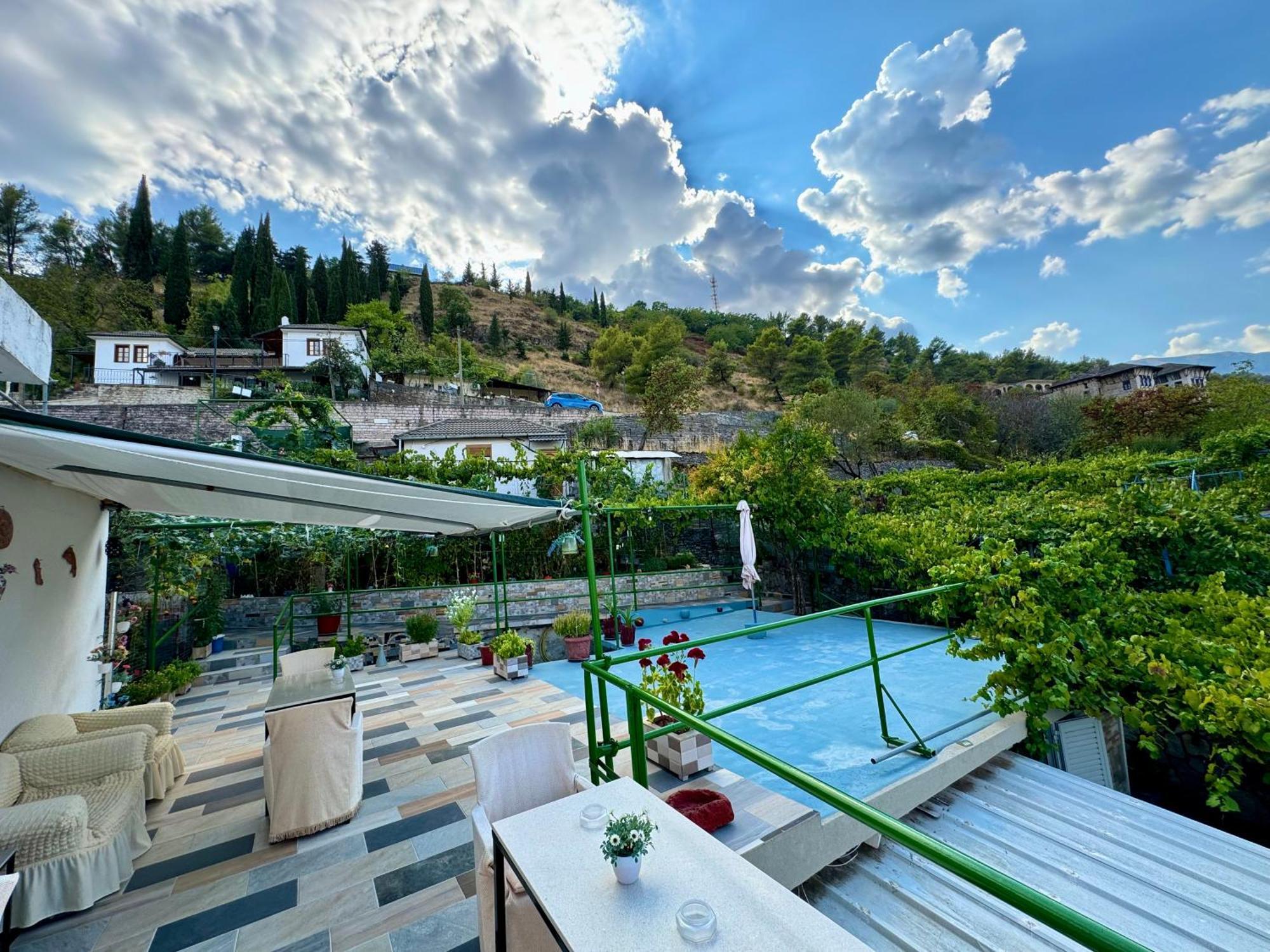 Gjirokastër Panoramic View Guest House מראה חיצוני תמונה